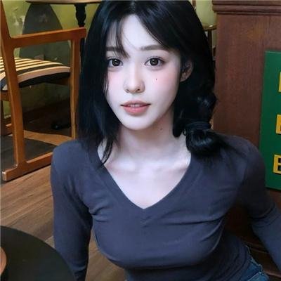 九顶假发的女孩